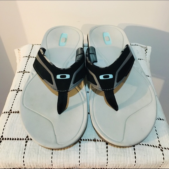 oakley sandals near me